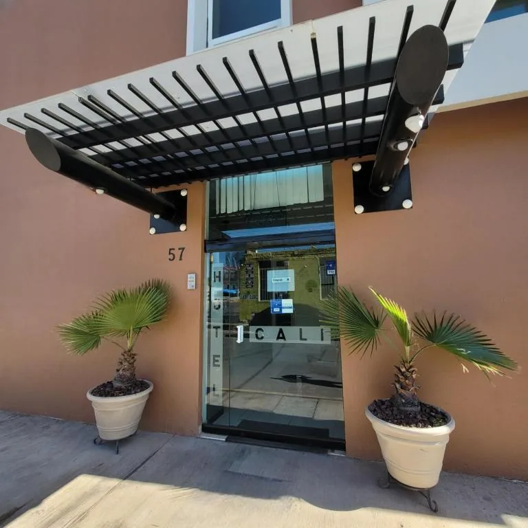 Entrance to Hotel Cali Blvd.
