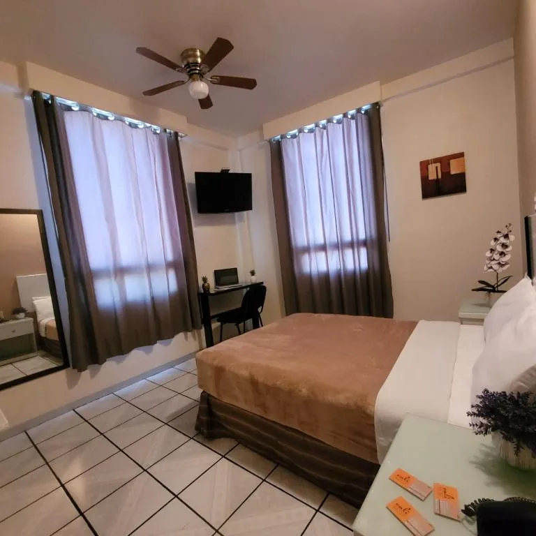 Standard Queen Room at Hotel Cali Blvd.