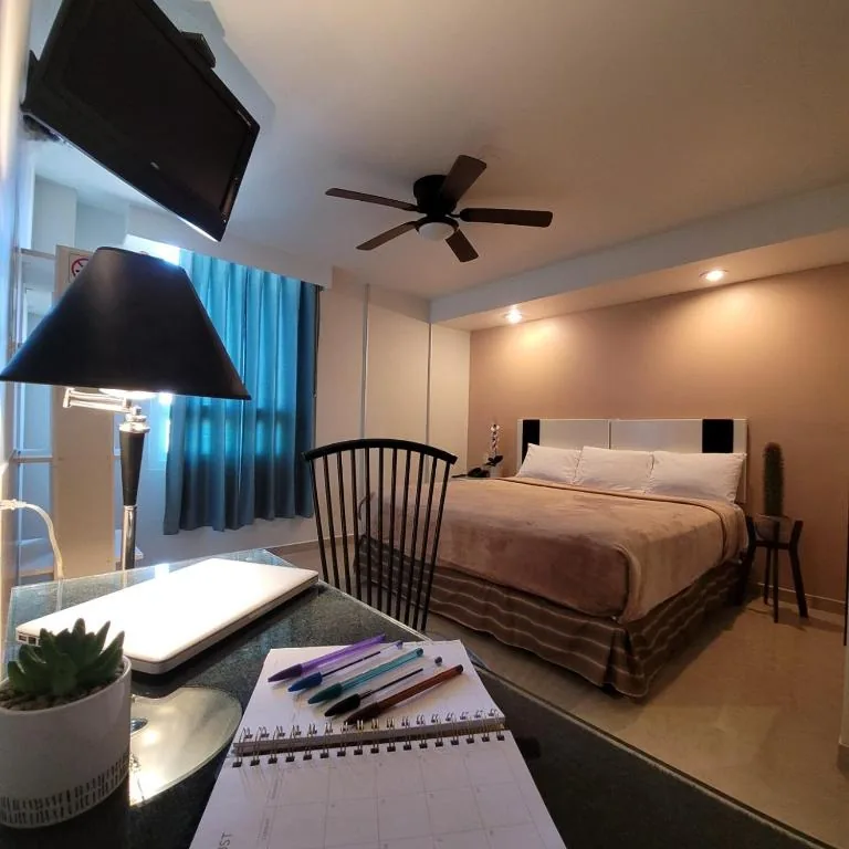 Standard King Room at Hotel Cali Blvd.
