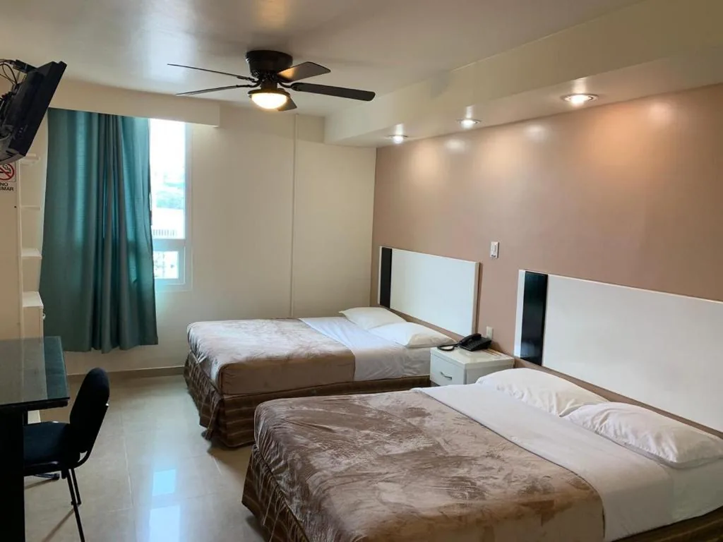 Twin Room at Hotel Cali Blvd.